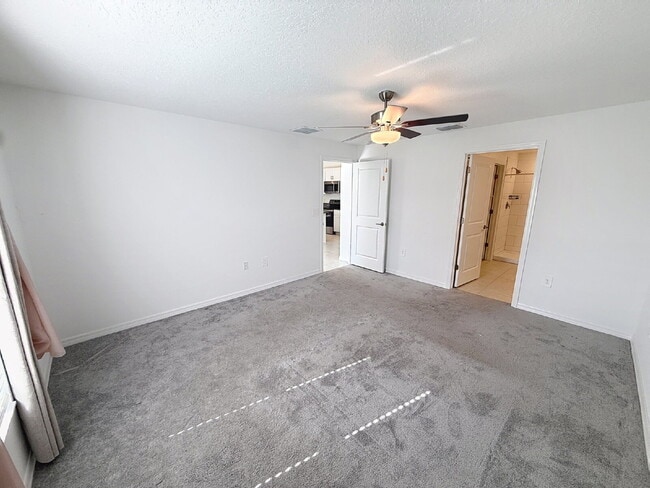 Building Photo - Beautiful 3 bedroom, 2 bath single family home awaits you!