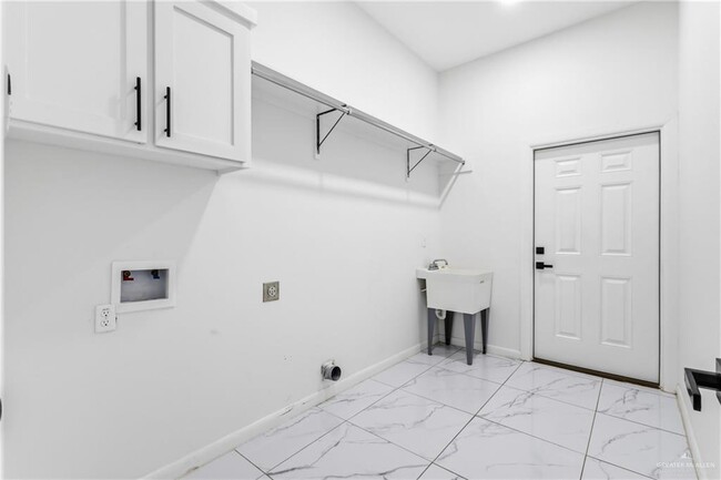 Building Photo - 22 N Chula Vista St