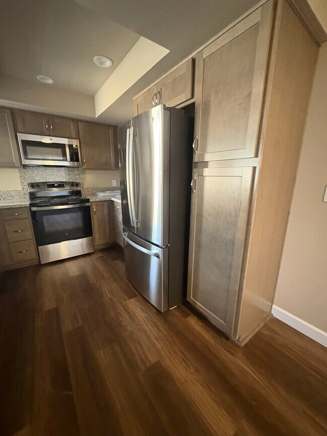 Building Photo - 5095 W Kadota Ave