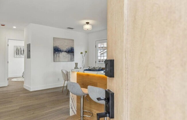 Building Photo - Charming 2 bedroom, 1 bathroom house