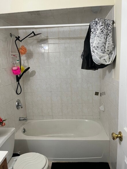 Bathroom - 566 Pennsylvania Ave