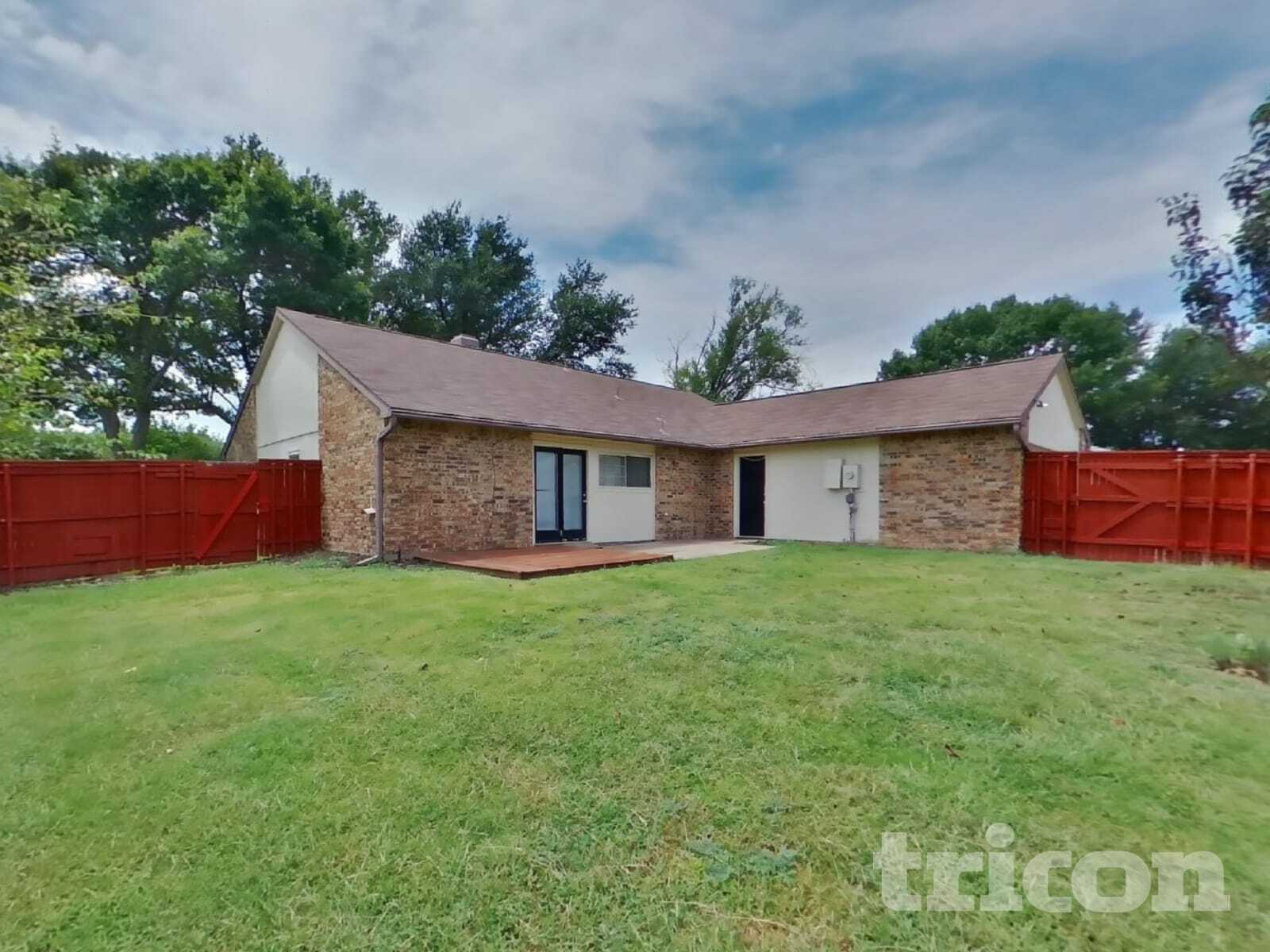 Building Photo - 496 Justice Dr