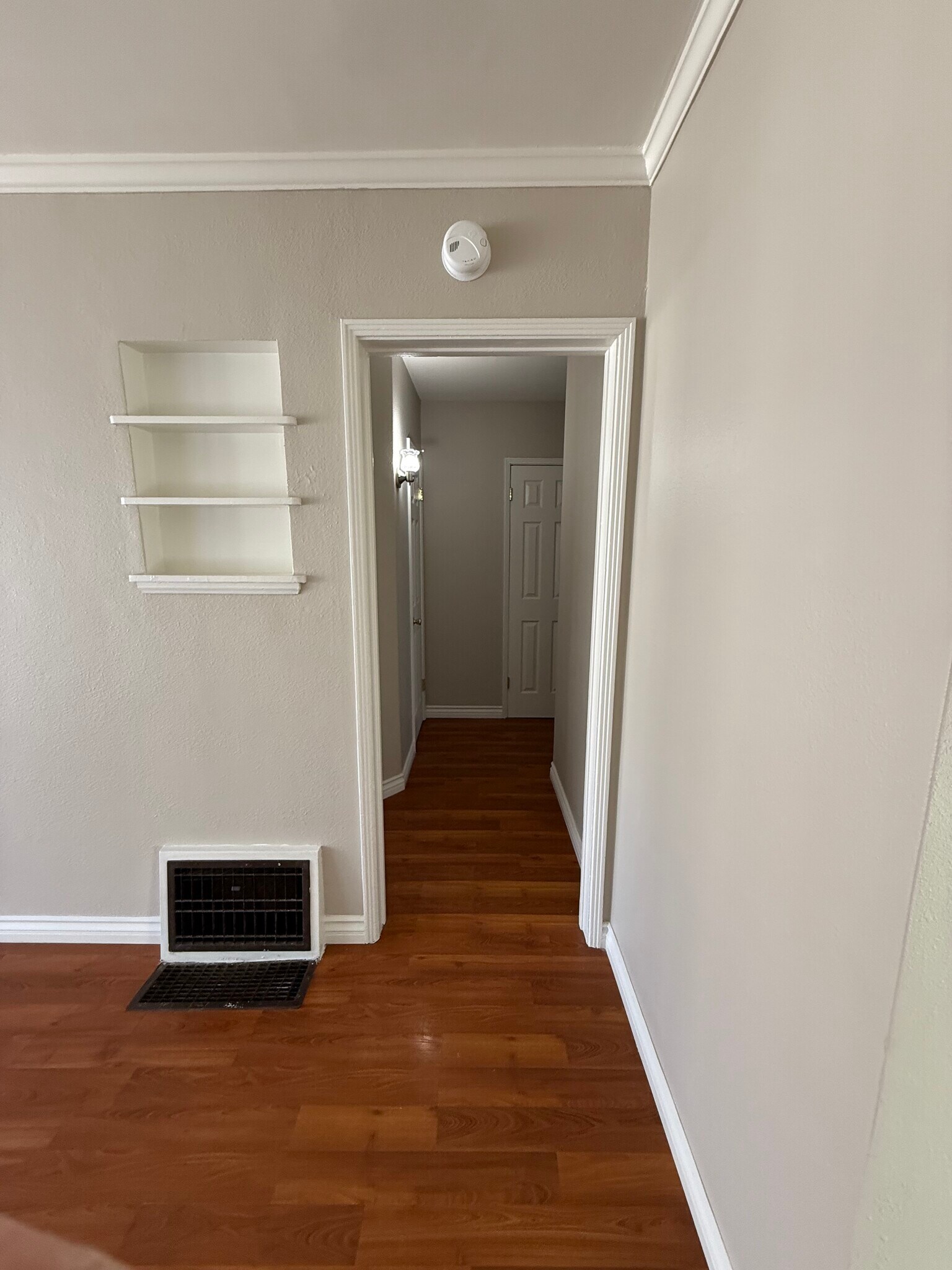 Building Photo - 1213 W Victory Blvd