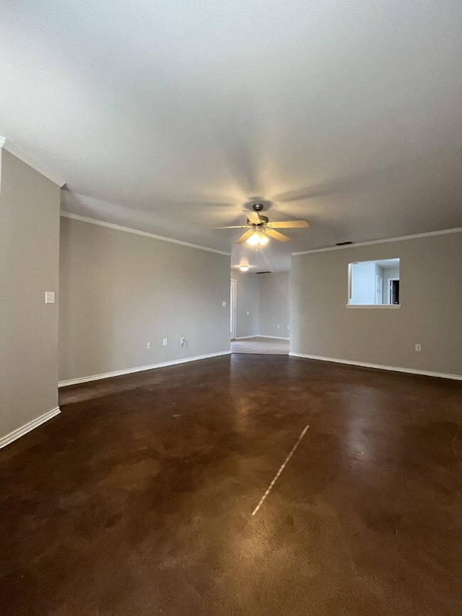 Building Photo - Pre-Leasing for Summer/Fall 2026 - Great 3/3/2 on quiet cul-de-sac street