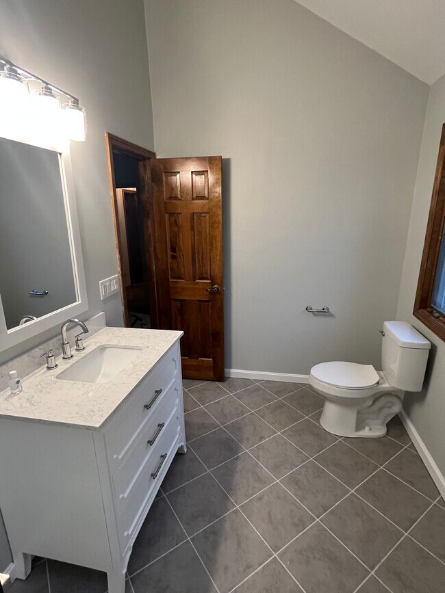 Primary Ensuite - 14 Plymouth Ave