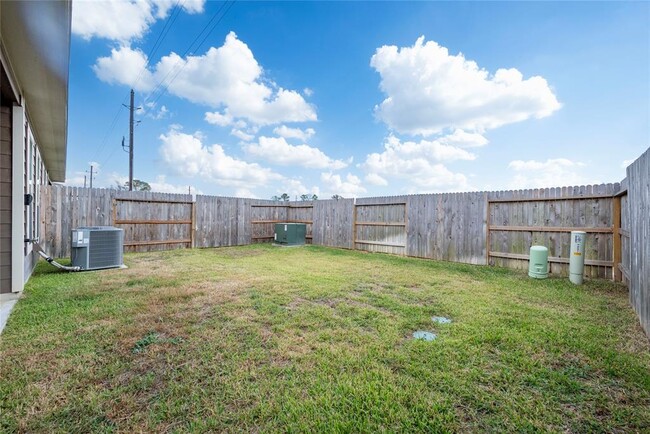 Building Photo - 9897 Grosbeak Ln