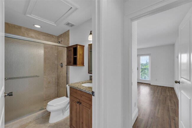 Building Photo - 416 SW 11th St