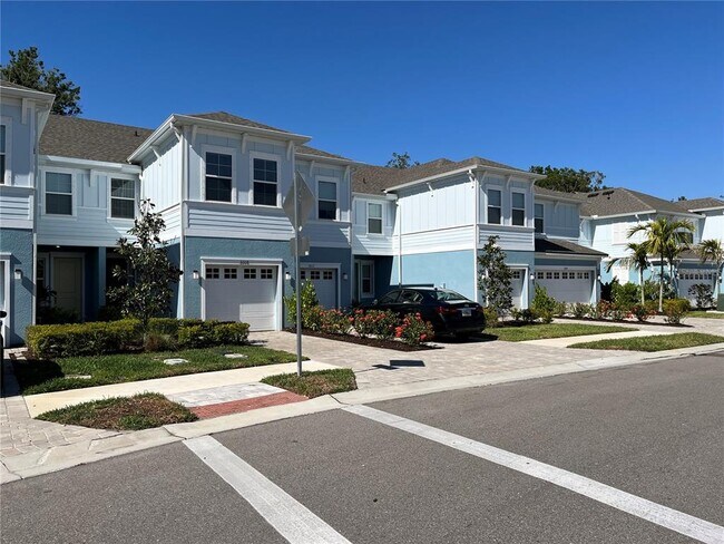 Building Photo - 3008 Via Sienna Cir