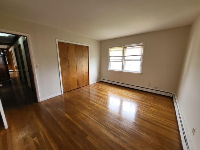 Building Photo - 38 Hillside Ave