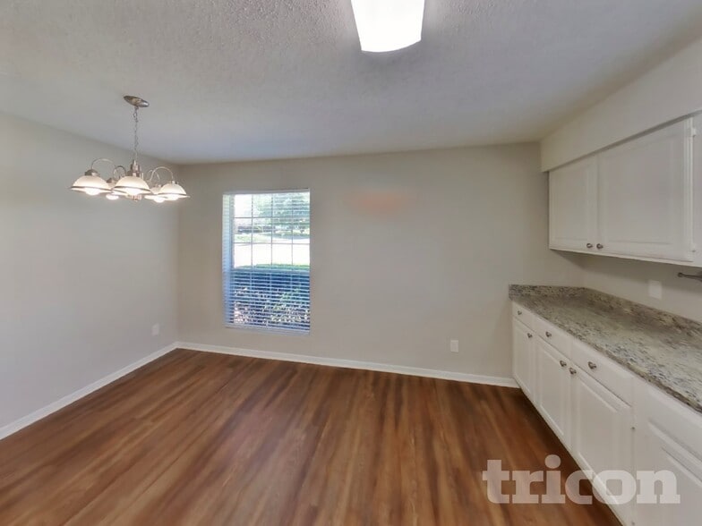 Building Photo - 824 Hollow Creek Rd