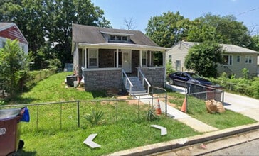 Building Photo - 5405 Quintana St