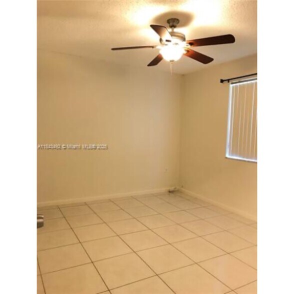 Building Photo - 10525 SW 77th Ct
