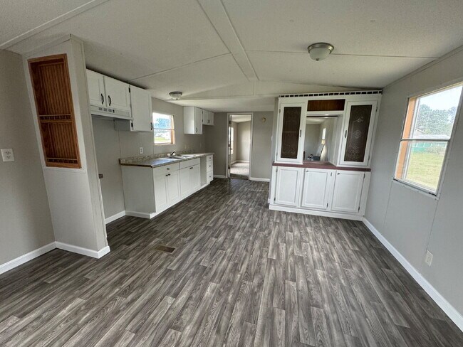 Building Photo - 3 BR | 2 BA Mobile Home in Pikeville *Trash Pick-Up Included*