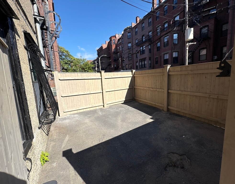 Building Photo - 337 Beacon St