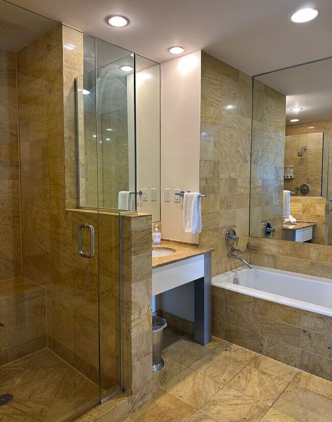 Building Photo - 1395 Brickell Ave