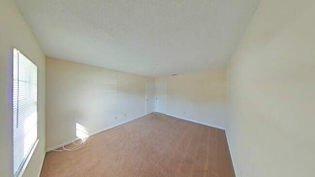 Building Photo - ***$0 SECURITY DEPOSIT***Lovely 2 Bedroom ...