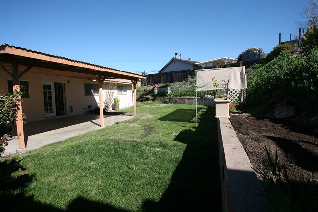 Building Photo - 3Br 2Ba Single level Home