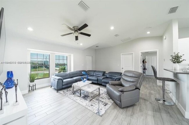 Building Photo - 1302 NE 2nd Pl