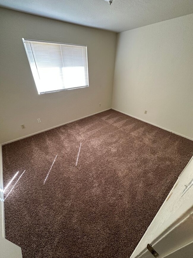 Building Photo - 1370will