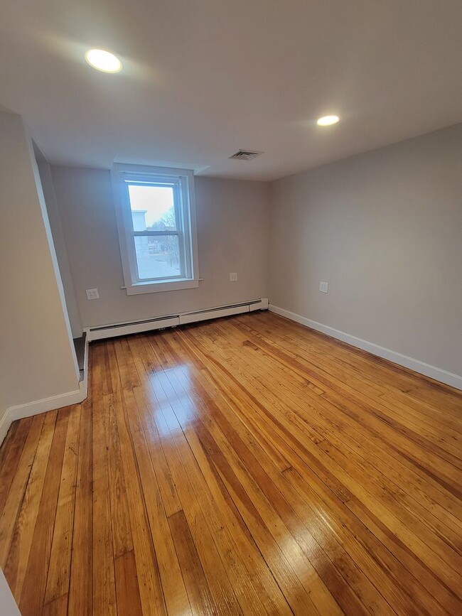 Building Photo - 15 Broadway-Unit 2