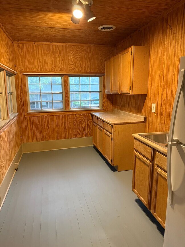 Building Photo - 826 Colorado St