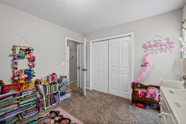 Building Photo - 632 Hidden Valley Dr