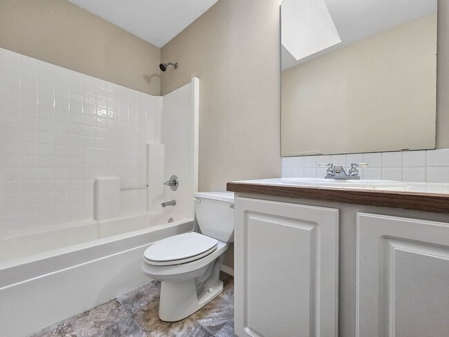 Building Photo - 2-Story modern home in Silver Firs. Large outdoor space!!!