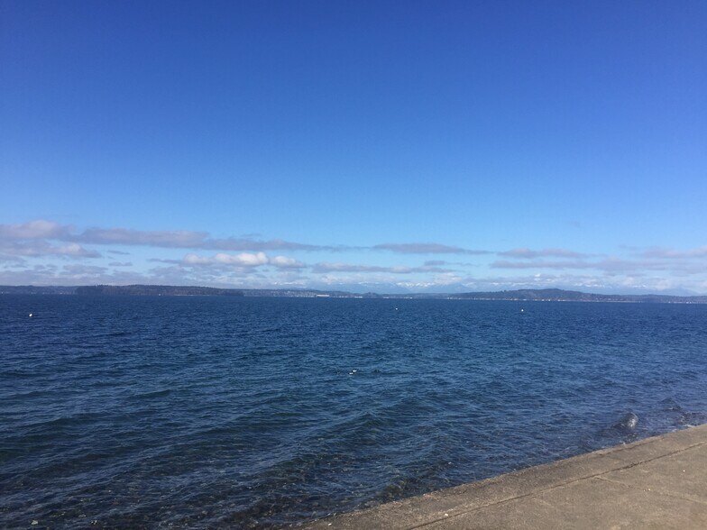 Waterfront Access - 6537 Beach Dr SW
