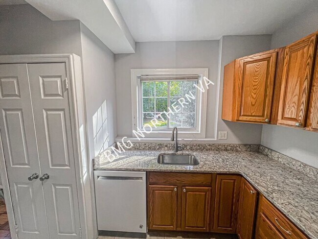 Building Photo - 1647 Fitzgerald Ln
