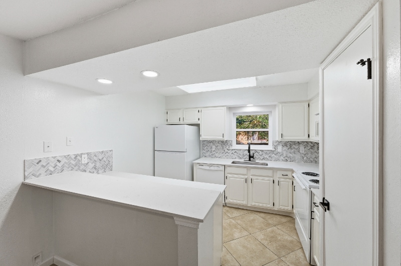 Building Photo - 15221 Berry Trail