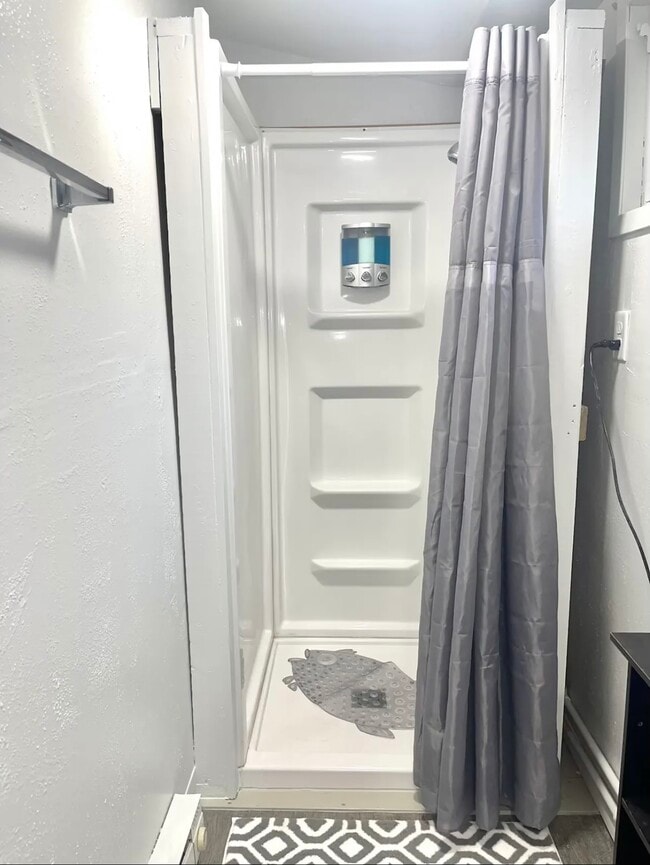 Building Photo - 106 15th Ave S