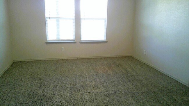 Building Photo - Immaculate Single Level Northeast Home With Refrigerated Air Located In Quiet Neighborhood