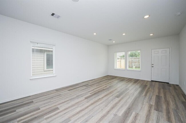 Building Photo - 16822 Paintbrush Holw Ln