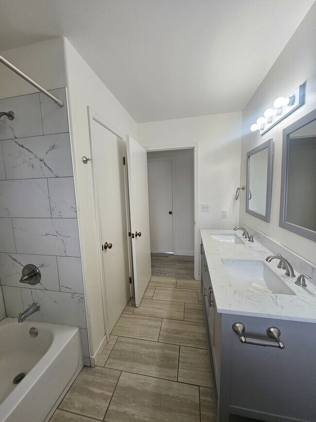 Building Photo - Beautiful and Large Country Home in Kamuela