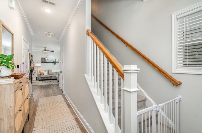 Building Photo - Charming 3-Bedroom Townhome Close to Every...
