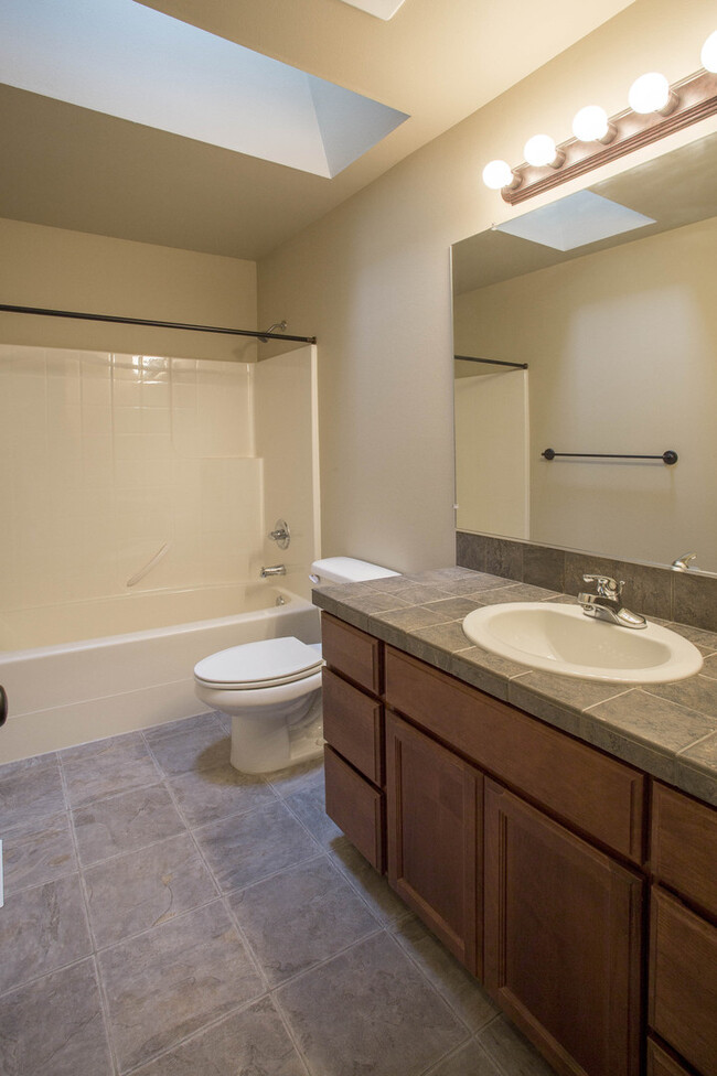 Building Photo - Beautiful 4 Bedroom in Bothell