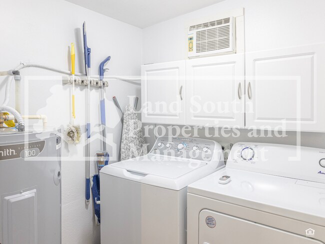 Building Photo - 327 Easton Dr