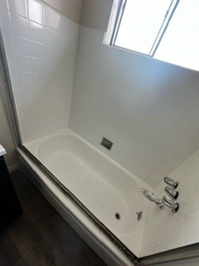 Interior Photo - 6448 Tujunga Ave