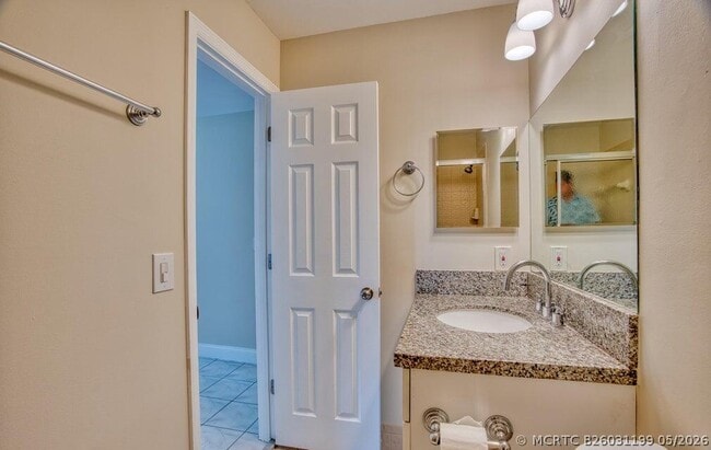 Building Photo - 3151 SE Aster Ln