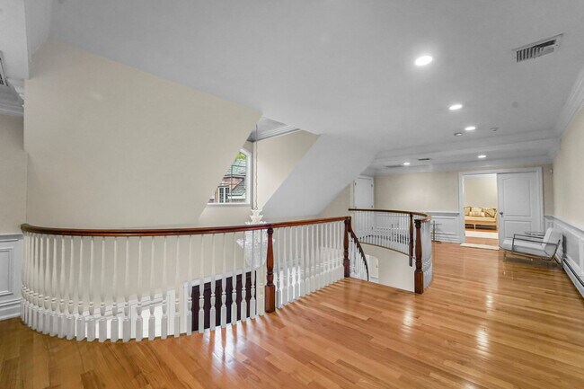 Building Photo - 1 Euclid Rd