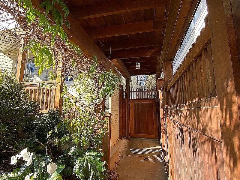 Building Photo - 52 Westminster Dr NE