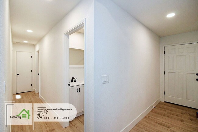 Building Photo - 30522 Sleepy Hollow Dr