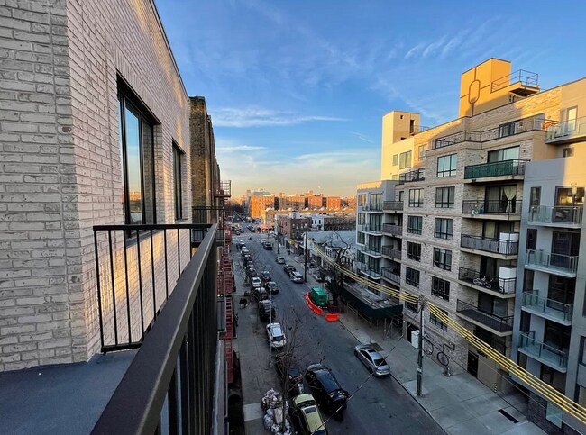 Building Photo - 1670 E 19th St