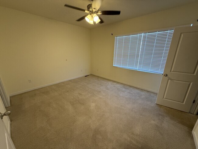 Building Photo - 885 E 98th Ave