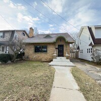 Building Photo - Charming 4 Bedroom on the SE Side!