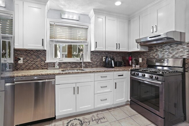 Building Photo - 181 Green St