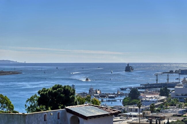 Building Photo - 3125 Qualtrough St