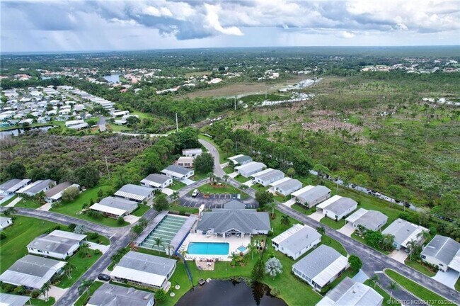 Building Photo - 7073 SE Birchwood Ln