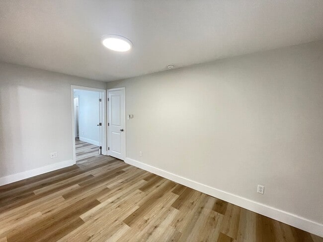 Building Photo - 16 Avon St