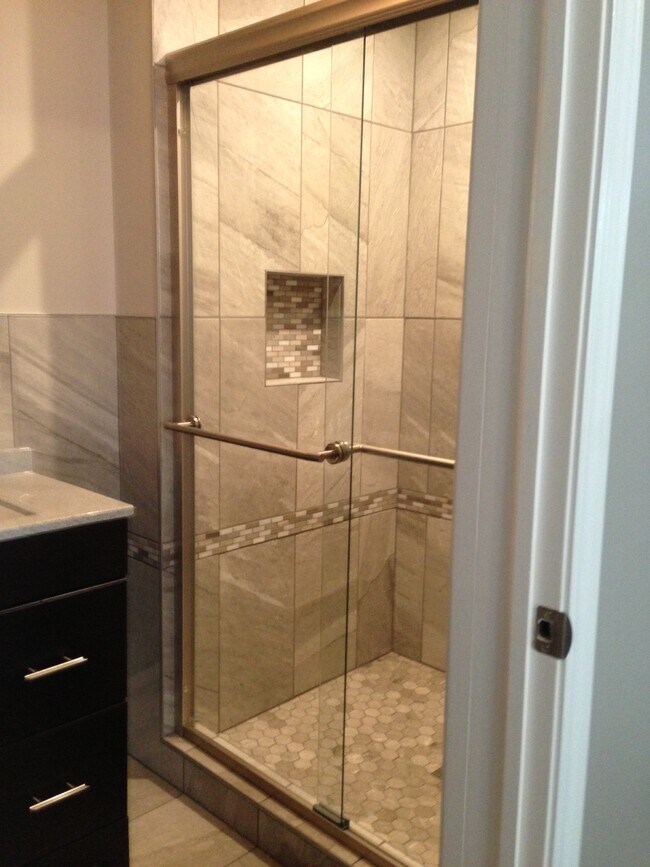 Building Photo - 314 Pleasant St